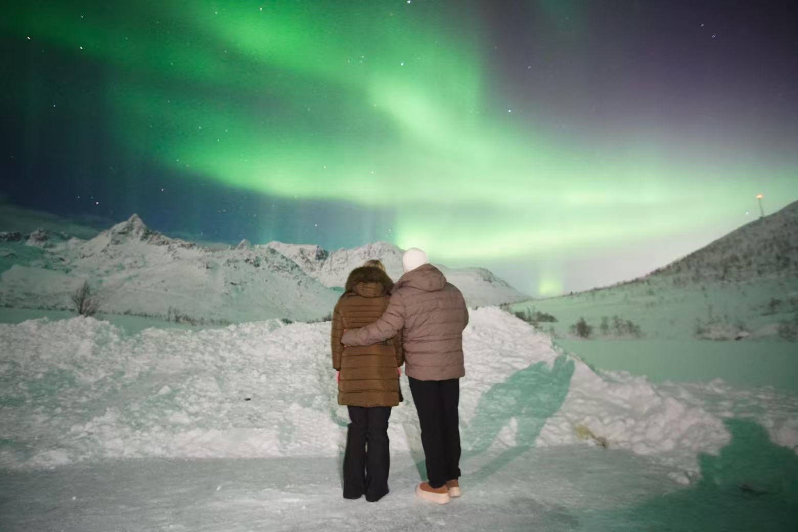 Snow-clad mountain reflected in still water