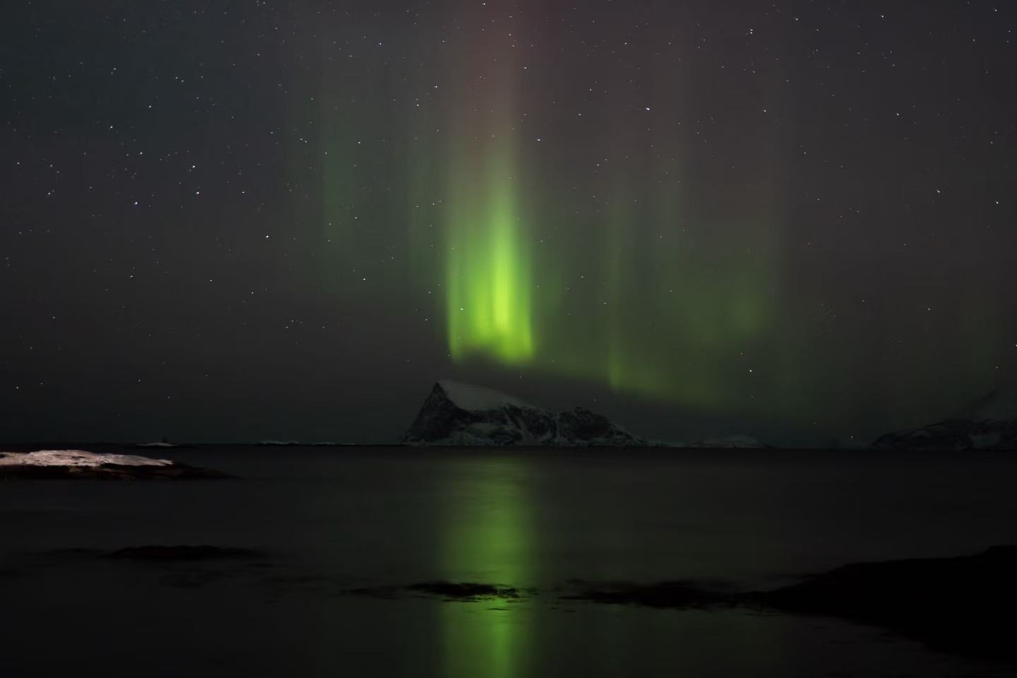 Group of guests with northern lights overhead